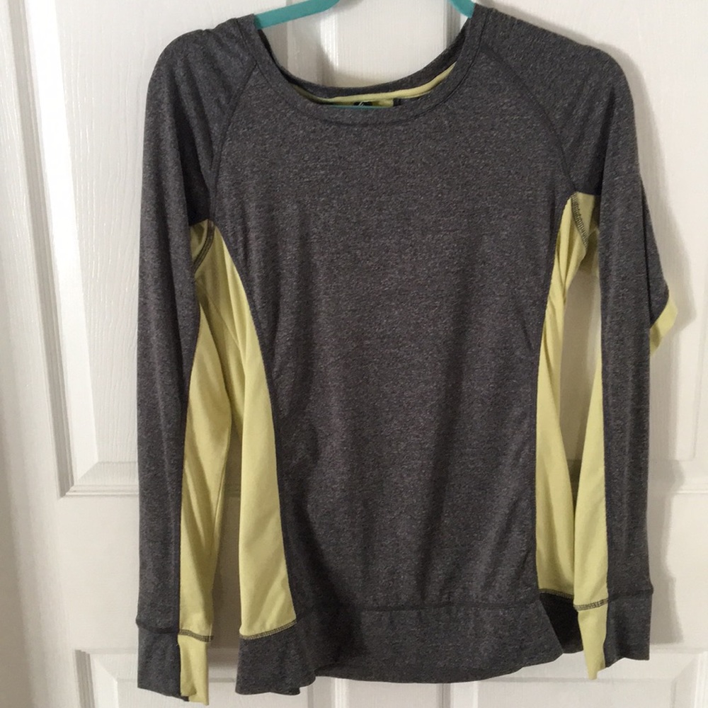 Athletic sports shirt